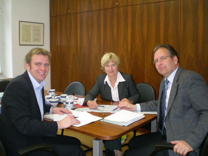 R. Brandl und E. Görlitz im Gespräch mit Bürgermeister Lechner
