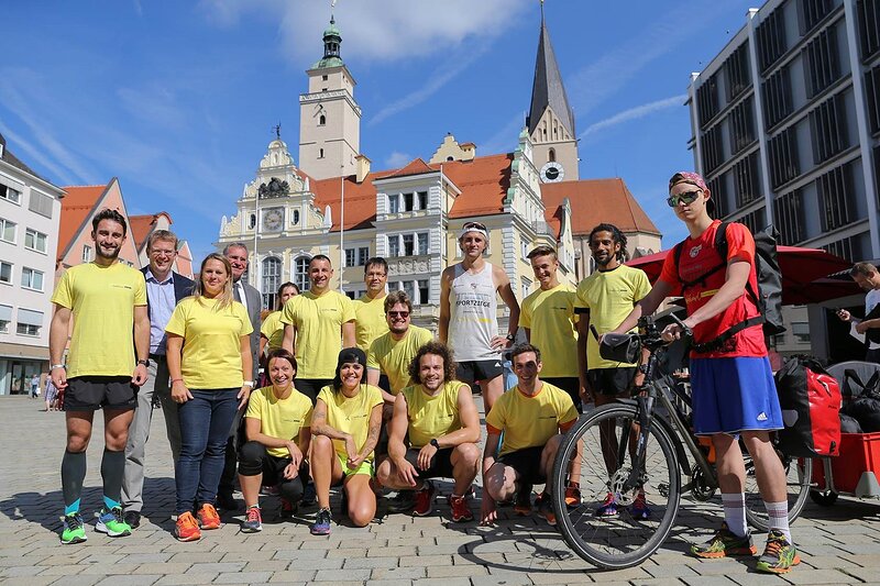 Startschuss am Rathausplatz; Foto: Stefan Bösl