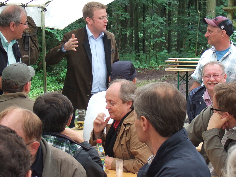 Hans Süßbauer, Reinhard Brandl und Michael Pluzny bei der Herrenwaldwanderung