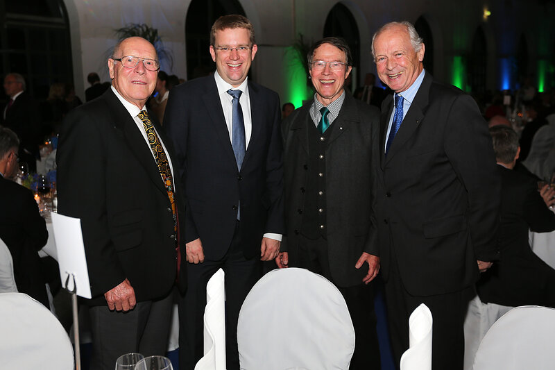 Alt-Bürgermeister Hans Amler, MdB Dr. Reinhard Brandl, Alt-Oberbürgermeister Peter Schnell und Bürgermeister Sepp Mißlbeck .