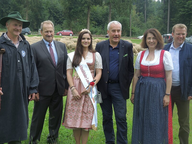 Staatsminister Dr. Ludwig Spaenle bei den Lammerlebnistagen