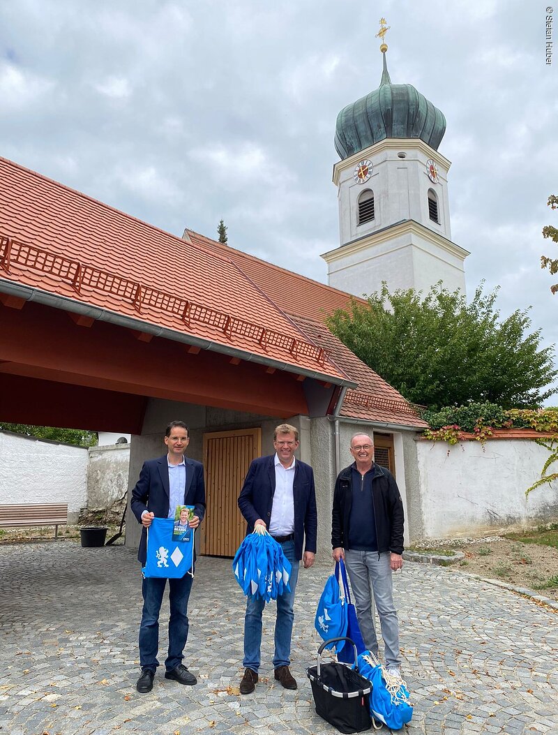 Gemeinsam unterwegs: Dr. Michael Kern (Bezirks- und Stadtrat), Dr. Reinhard Brandl (Bundestagsabgeordneter) und Franz Hofmann.