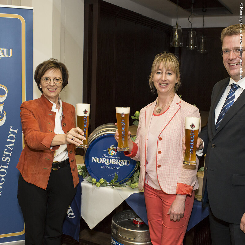 Fassanstich Nordbräu  in der LV Bayern in Berlin[ CREDIT: Henning Schacht / www.berlinpressphoto.de  (c) Henning Schacht - Leuthener Str.  1 - 10829 Berlin - phone +49-30-78705770 - info@berlinpressphoto.de  ] 