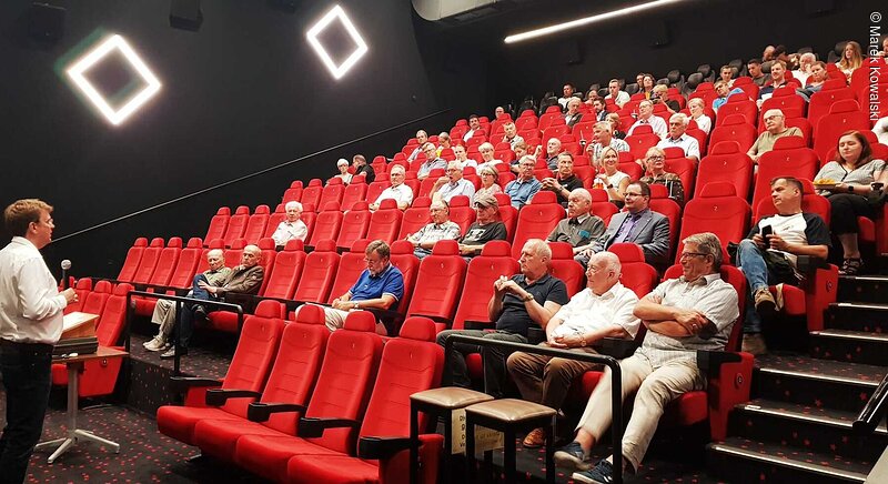 Vor dem Kinovergnügen fand eine Mitgliederversammlung des ASP Neuburg-Schrobenhausen statt. MdB Dr. Reinhard Brandl berichtete über die Lage in der Ukraine.