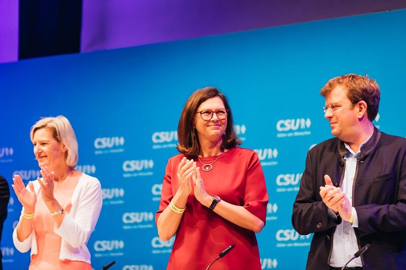 Applaus für das neue Grundsatzprogramm: Angelika Niebler, Ilse Aigner und Reinhard Brandl.