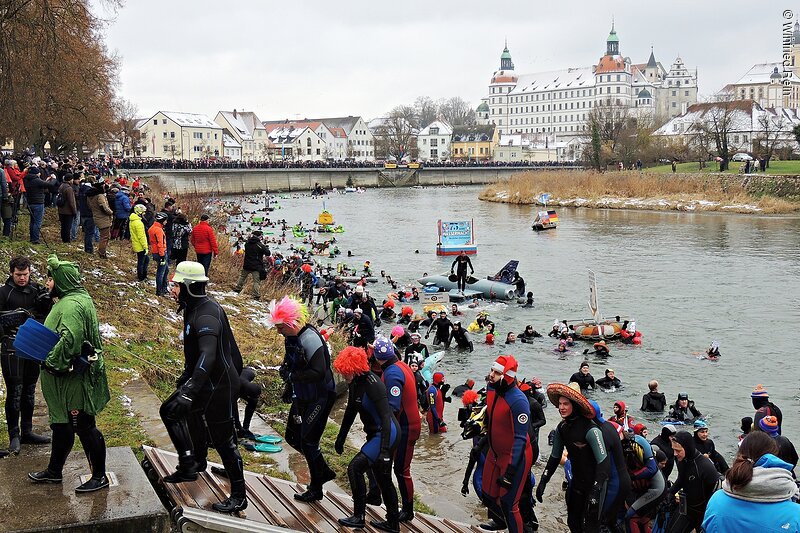 Geschafft: Nach vier langen Kilometern kamen die Schwimmer am Donauruderclub an.