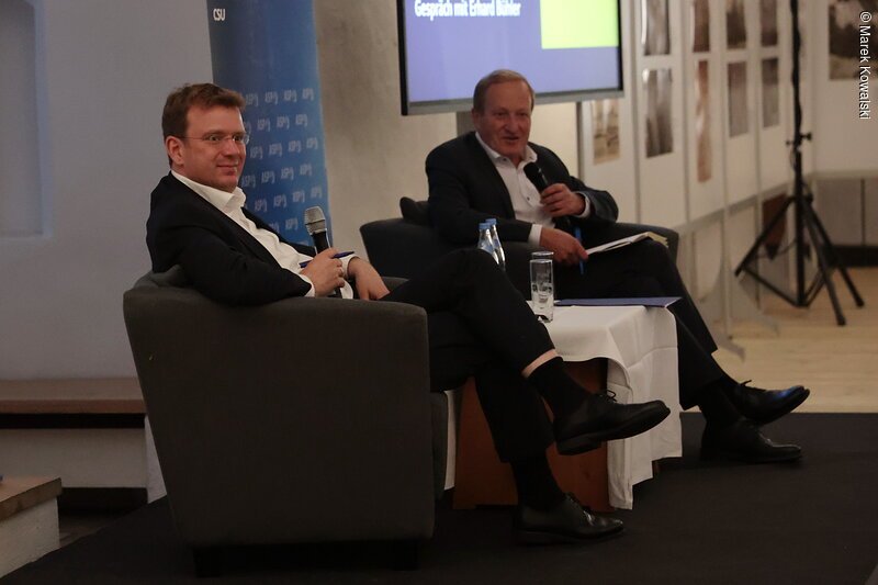 MdB Dr. Reinhard Brandl und der ehemalige Nato-General Erhard Bühler erläuterten die Lage in der Ukraine.